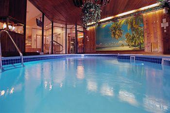 Sybaris Pool Suites Mequon Brown Deer Exterior photo